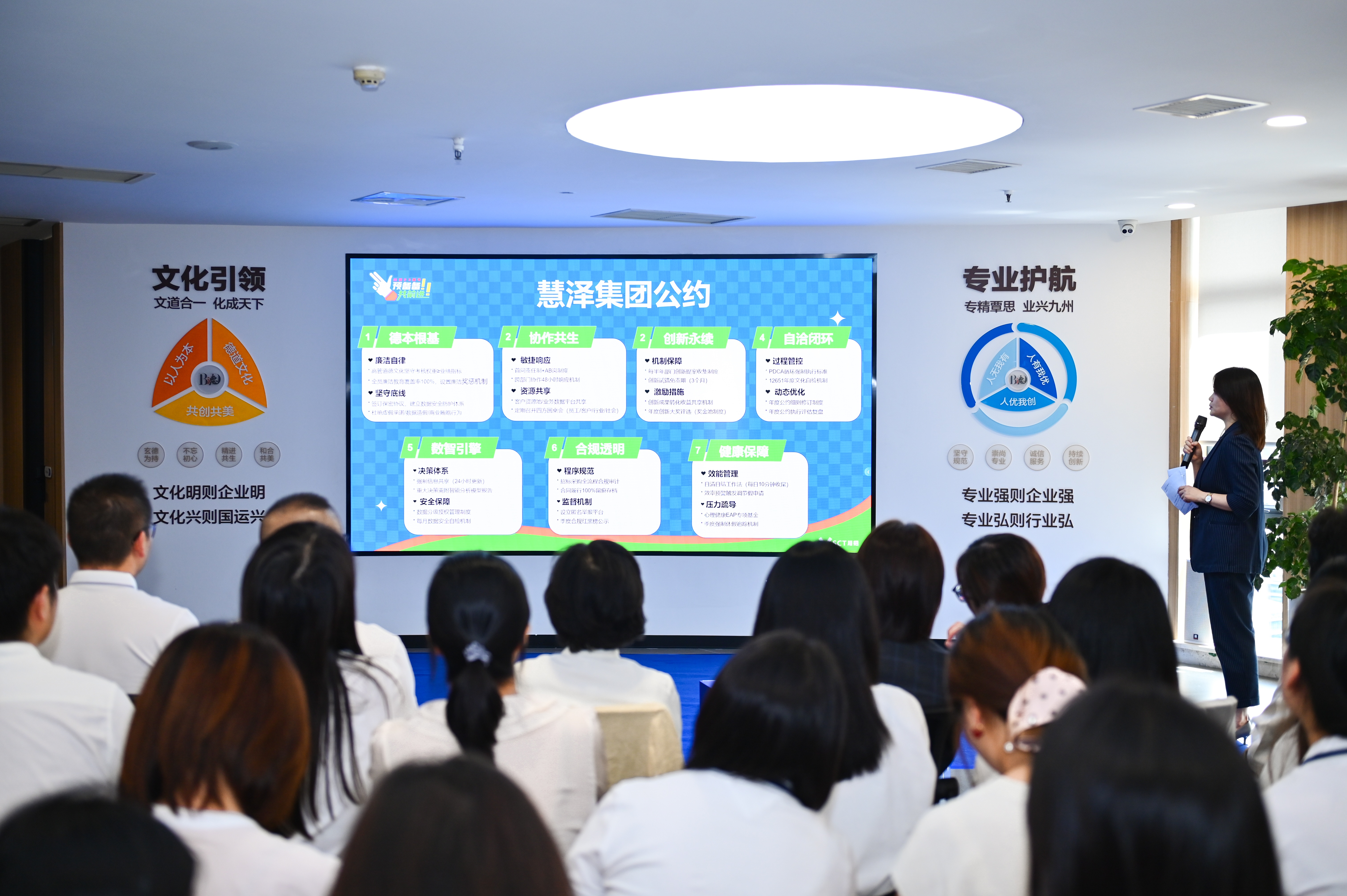 “預(yù)備備,共前進”——川招23周年慶圓滿舉行 “預(yù)備備,共前進”——川招23周年慶圓滿舉行