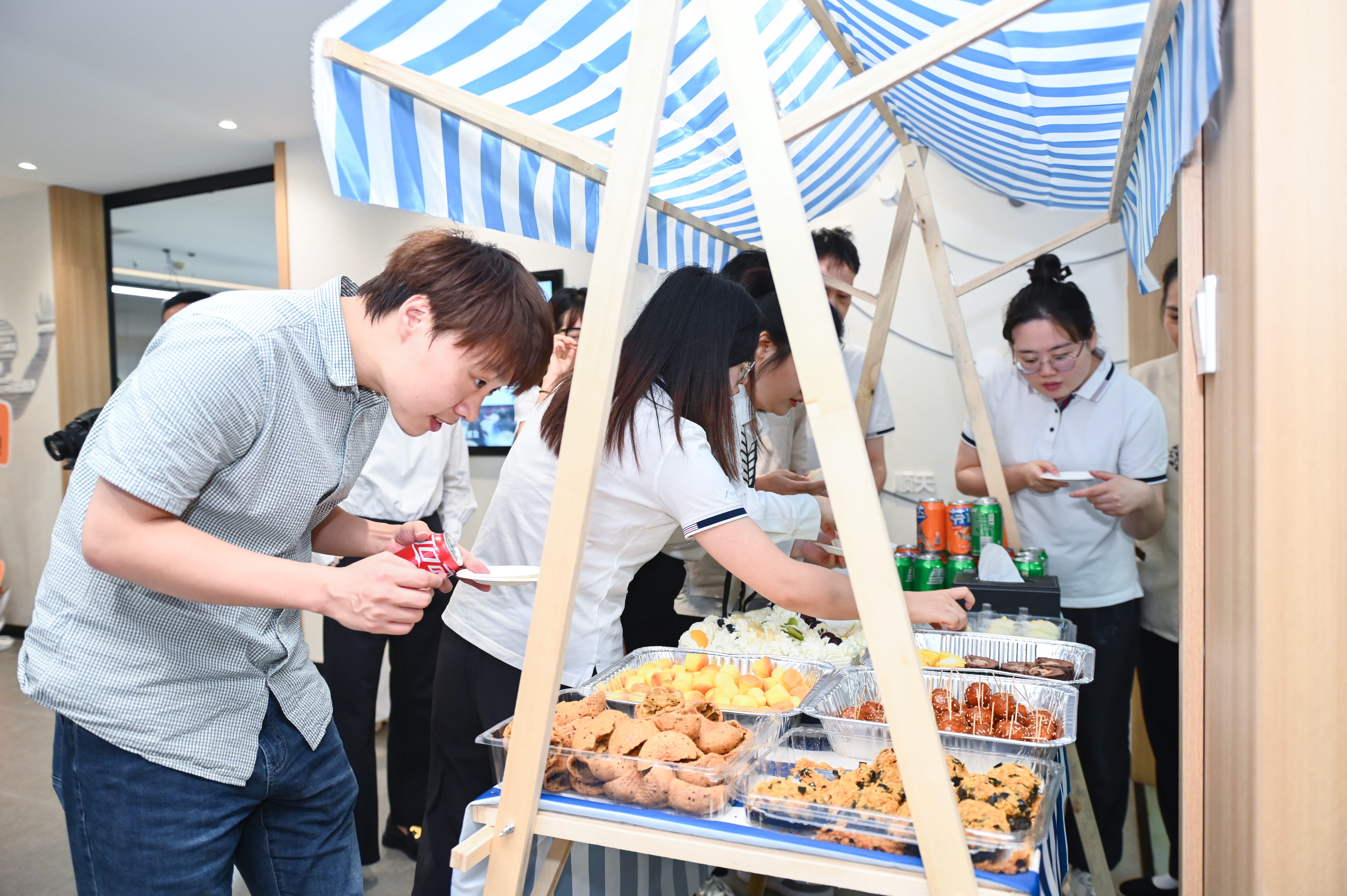 “預(yù)備備,共前進”——川招23周年慶圓滿舉行 “預(yù)備備,共前進”——川招23周年慶圓滿舉行